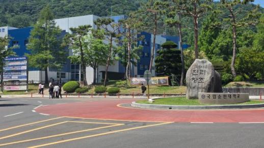 Voters in Jeonnam and Gwangju Express Support for Min Hyung-bae Amid Calls for Checks on Democratic Party Dominance