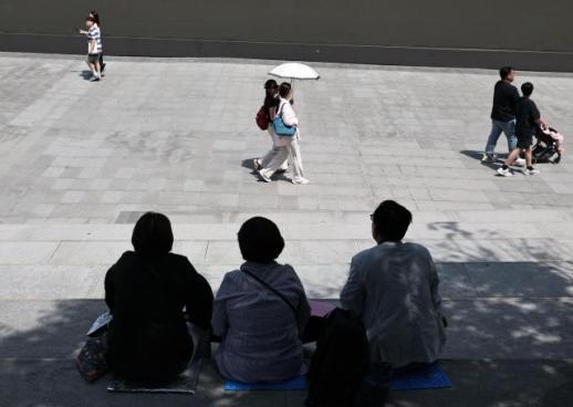Weather Forecast: Continued Heat with Daytime Temperatures Above 30 Degrees