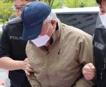 [종합] 문 잠겨서 철수 청주 노래방 살인, 부실 대응 논란 속 60대 피의자 구속 송치