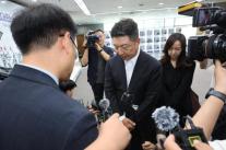 스타벅스 탱크데이 국제 망신… 정치권도 이용 자제