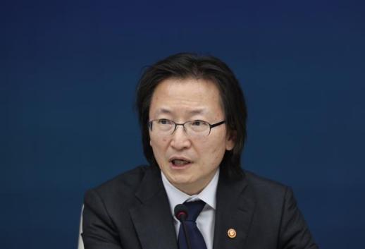 Fair Trade Commission Chair Joo Byeong-gi: Government Efforts Lead to Processed Food Price Reductions