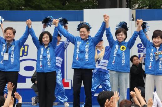 Jung Won-oh Launches Campaign for Seoul Mayor in Wangsimni