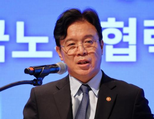 Labor Minister Discusses People-Centered AI Transition with ILO Chief