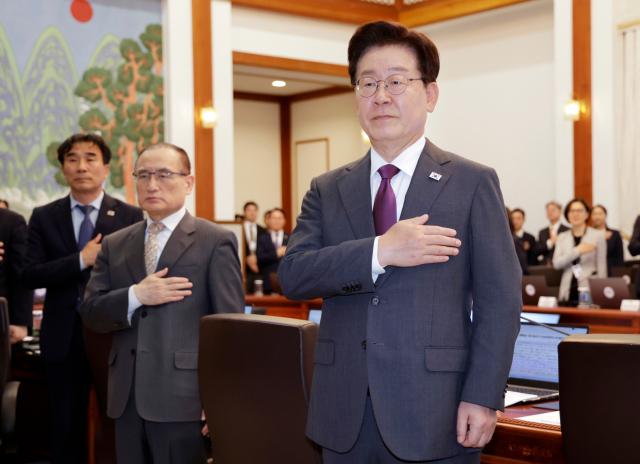 President Lee Questions High Rent in Dongin-dong Goshiwon
