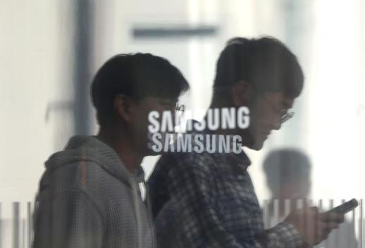 Samsung Electronics union start vote on strike-risk wage proposal