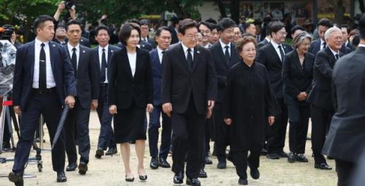 17th Anniversary Memorial Service for Former President Roh Moo-hyun Held in Bongha Village