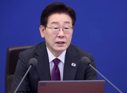 President Lee Criticizes Starbucks Over Controversial Siren Event