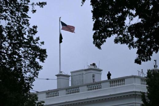Suspect dead after shooting outside White House