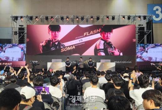 [현장] ASL 시즌21 결승 개막…박상현·이영호 격돌에 팬들 북적