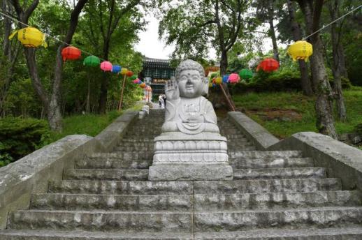 How wishes rise from cliff-side temple on Buddhas birthday