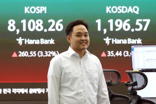 KOSPI tops 8,000 for first time as oil slump, Asia rally lift Seoul