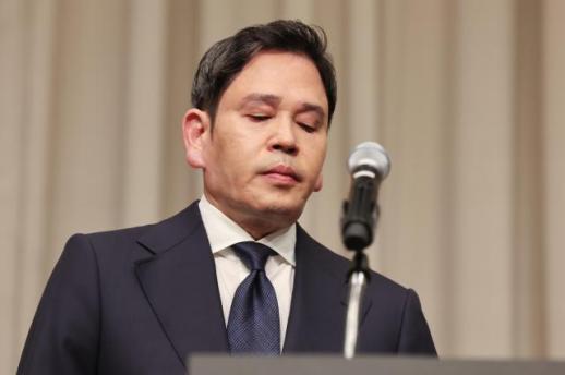 新世界集团会长郑溶镇就星巴克不当营销向国民致歉