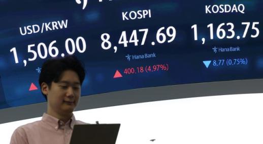 KOSPI extends record-setting rally, fueled by memory stocks 