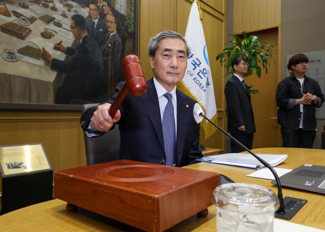 한은, 기준금리 연 2.50% 동결…중동 불확실성에 8연속 유지