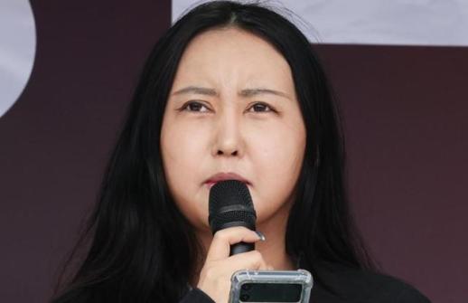 Jeong Yu-ra Appeals for Help Amid Mothers Health Crisis