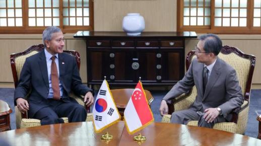 South Korean Foreign Minister Meets with Singapores Vivian Balakrishnan