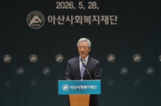 Social Welfare in the AI Era Must Uphold Human Dignity