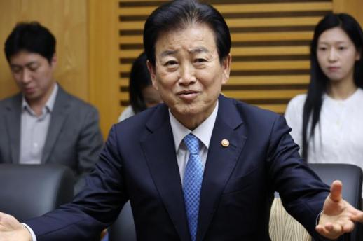 Unification Minister Jeong Dong-young Denies Reports of Prosecutorial Investigation