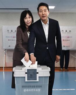 Candidates Cast Votes, Urge Action Against Lee Governments Overreach