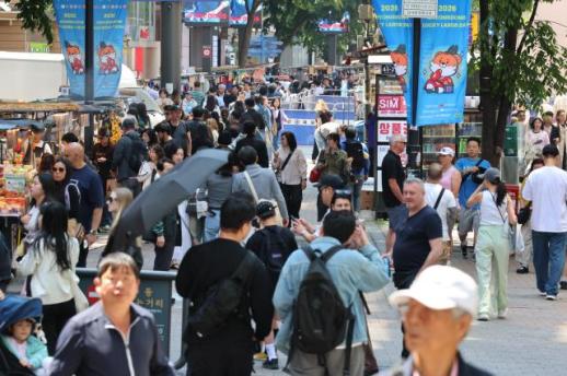 外籍游客回流带火明洞商圈 韩国品牌加速布局全球消费市场