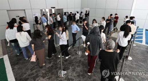 Record High Early Voting Rate Signals Hope in South Korean Democracy