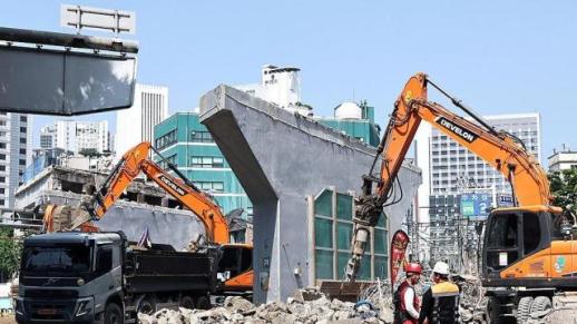 Police Investigate Decision-Making Before Seoul Overpass Collapse
