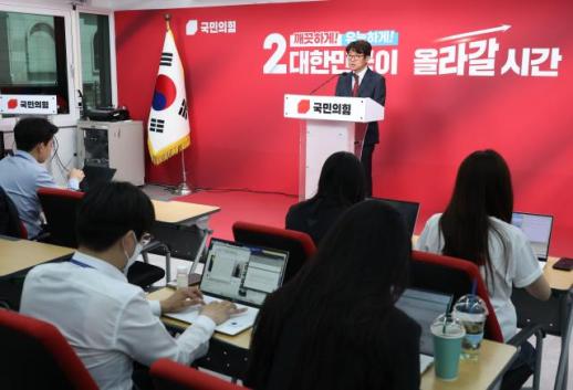 Yoo Yi-dong Vows to Pursue Unification with Hwang Kyo-ahn Until the End