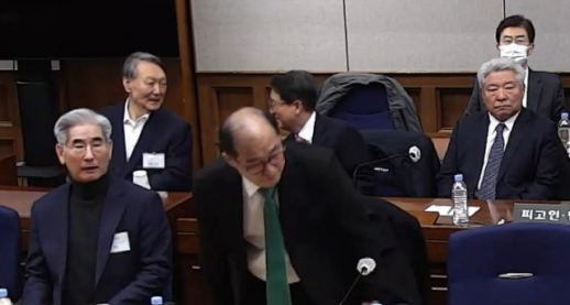 Supreme Court Begins Review of Yoon Suk Yeols Recusal Request in Rebellion Case