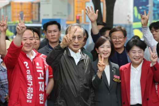 Lee Myung-bak Supports Candidates Ahead of Seoul Mayor Election
