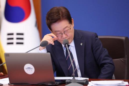 President Lee Urges Accountability from Prosecutors, Cautions Against Errors