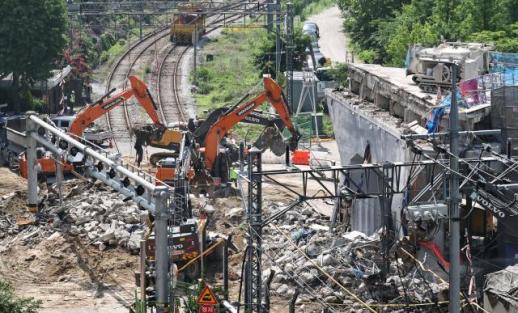 Police Intensify Investigation into Seosomun Overpass Collapse