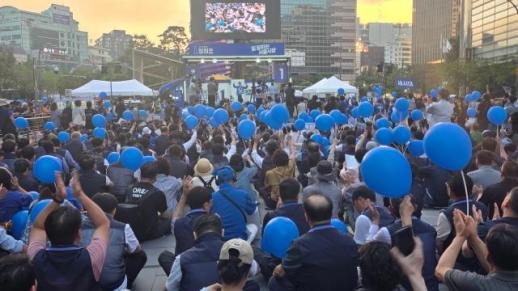 Jung Won-oh Holds Final Campaign Rally in Cheonggye Plaza