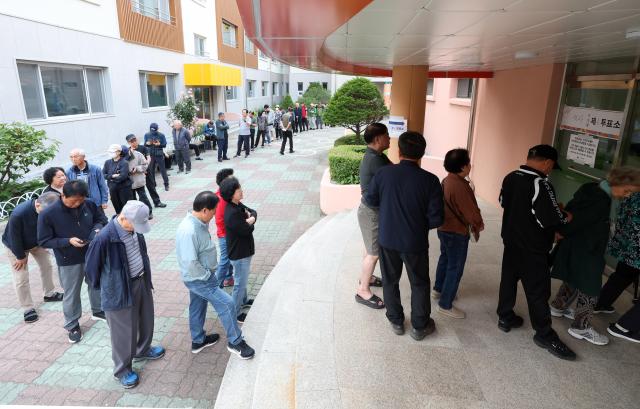 Voter Turnout at 11.0% by 10 AM, Up 2.3 Percentage Points from Last Local Election