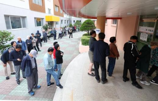 Voter Turnout at 11.0% by 10 AM, Up 2.3 Percentage Points from Last Local Election