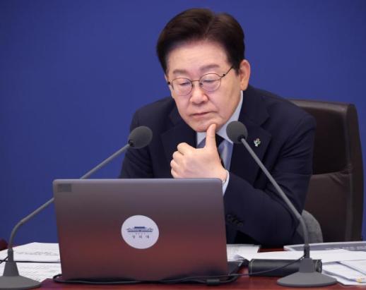 President Lee urges voters to cast ballots, cites Plato in election-day posts