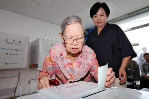 Voters from 110-Year-Old Grandmother to Island Fishermen Cast Meaningful Ballots