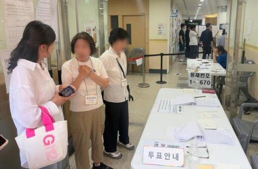Voting Chaos in Songpa as Ballots Run Out