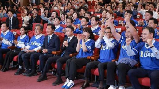 Democratic Party Claims Exit Polls Reflect Support for Lee Jae-myungs Government
