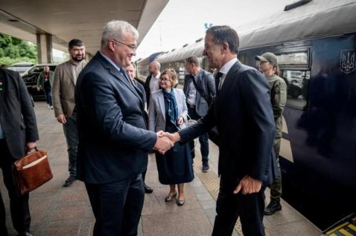 NATO Secretary General Makes Surprise Visit to Ukraine, Emphasizes Alliance Solidarity