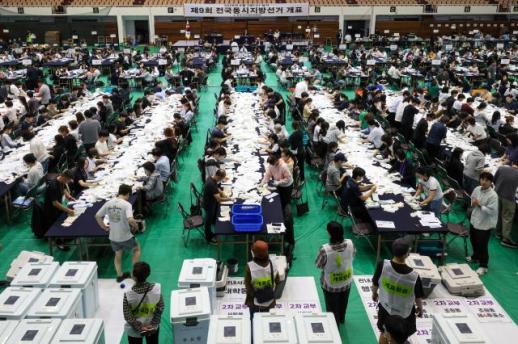  Counting begins as South Koreas local elections draw to a close 