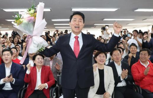 Oh Se-hoon reelected Seoul mayor after dramatic overnight reversal