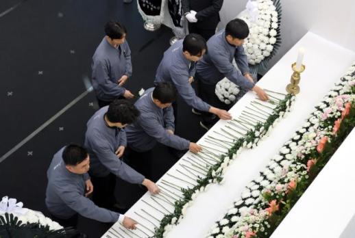 Mourners pay respects to Hanwha Aerospace workers killed in Daejeon blast