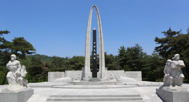 Remembering Fallen Firefighters at the Light of Resurrection Memorial