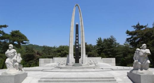 Remembering Fallen Firefighters at the Light of Resurrection Memorial