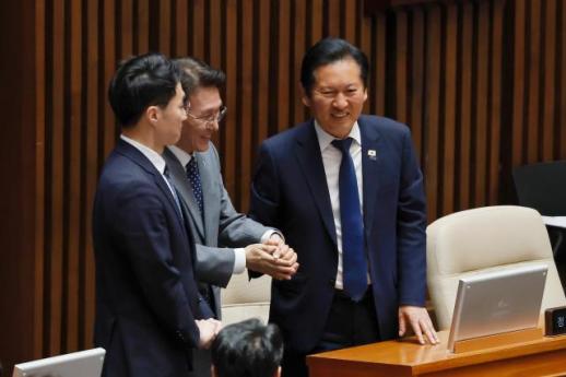 Conflict Erupts in Democratic Party Over Leadership Issues and Election Results