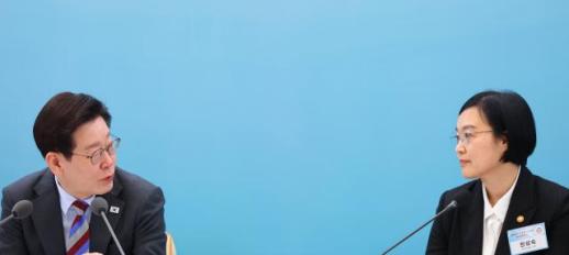 President Lee Names Han Seung-sook as New Prime Minister