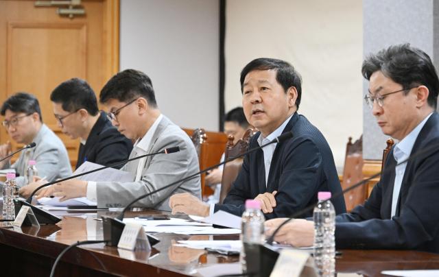 Deputy Prime Minister Koo Yoon-cheol Addresses Currency Volatility Concerns