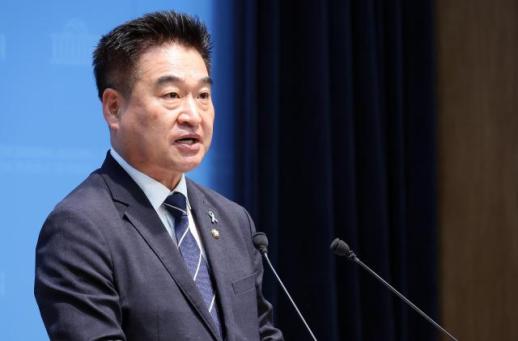 Choi Hyuk-jin Announces Return to Democratic Party, Vows to Counter Opposition to Lee Government