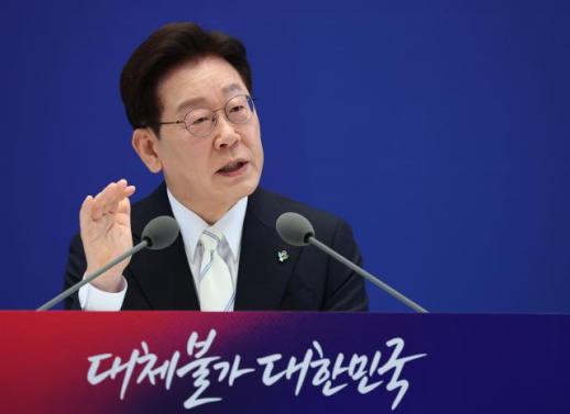 Lee vows to nurture super-gap growth engines beyond semiconductors