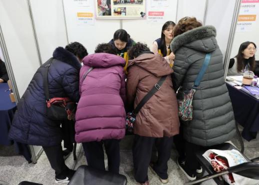 韩国70岁以上就业人口首破200万 老龄化与养老压力并存